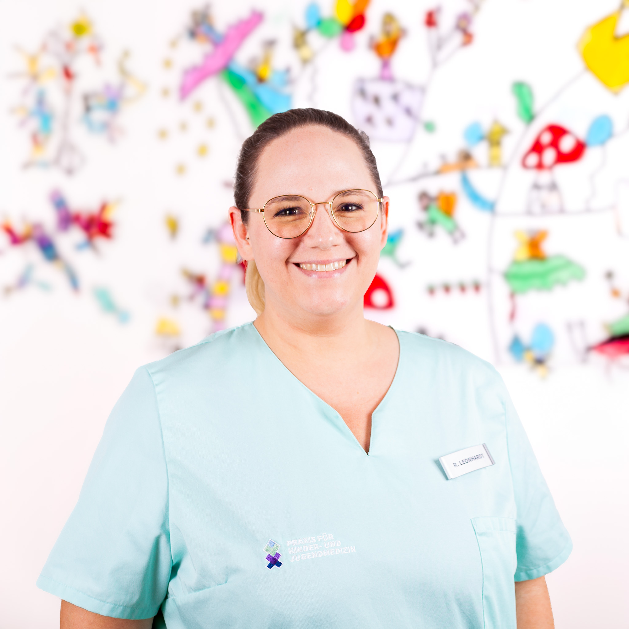 Zufriedene Mitarbeiterin: Frau Leonhardt. Medizinische Fachangestellte in der Praxis Kinder- und Jugendmedizin in Heddesheim